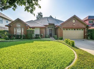 2057 Willowood Dr, Grapevine, TX 76051