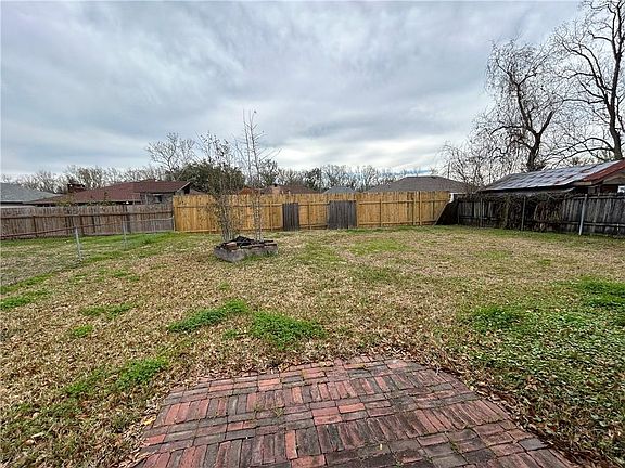 2nd image of 414 Camelia Ave