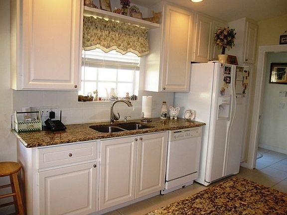 2nd image of 8562 SE Retreat Dr