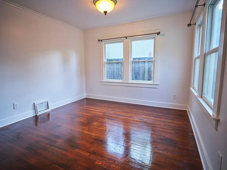 935 E Clinton Ave — Photo 23