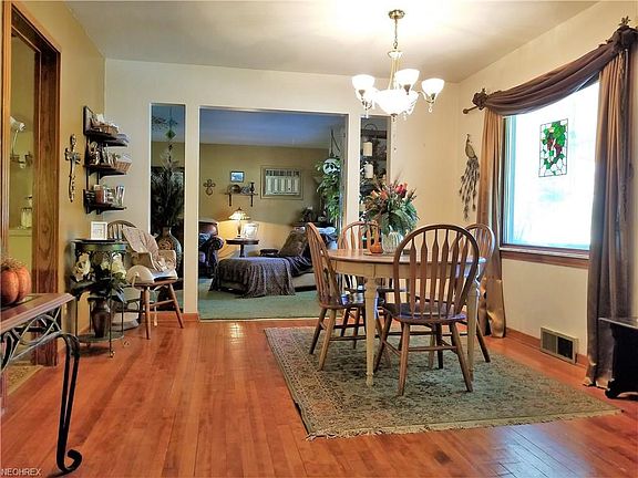 3rd image of 82 Forest Hill Dr