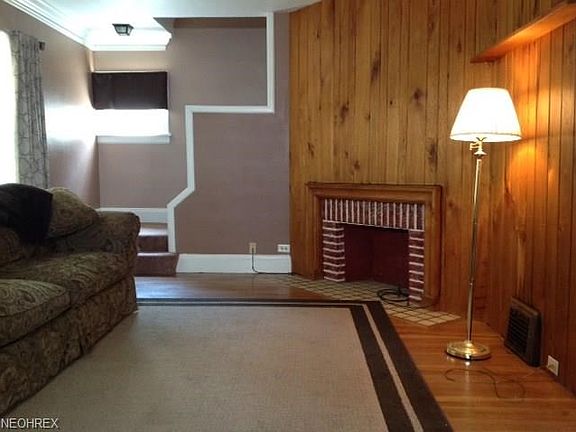 2nd image of 1584 Parkwood Rd