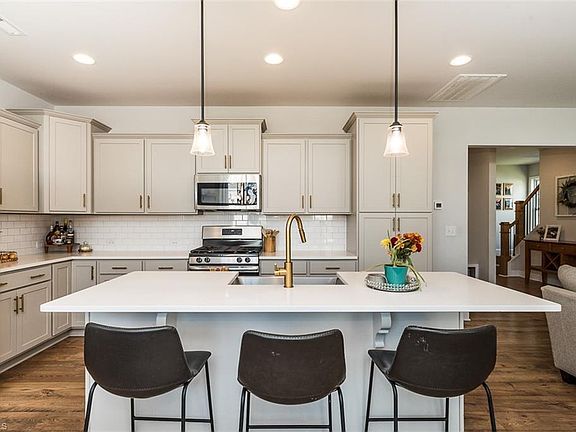 5th image of 663 Southwick Pl