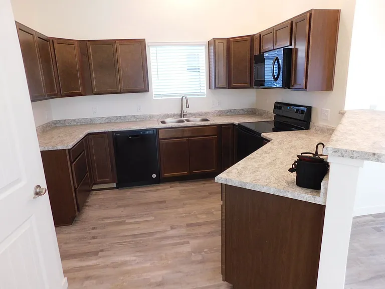 2354 Zion Canyon Ave — Photo 6