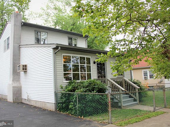 3rd image of 8254 Eden Ln