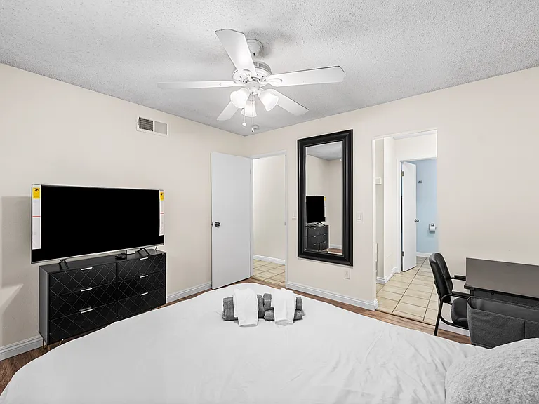 9155 Pacific Ave #210 — Photo 32