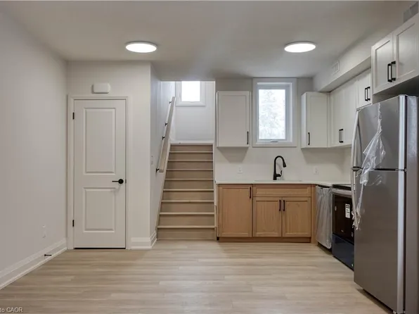 800 Myers Rd #103, Cambridge, ON N1P 0B9