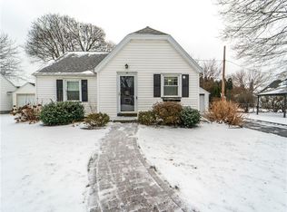 21 Sandymount Dr, Rochester, NY 14617