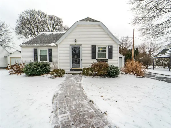 21 Sandymount Dr, Rochester, NY 14617