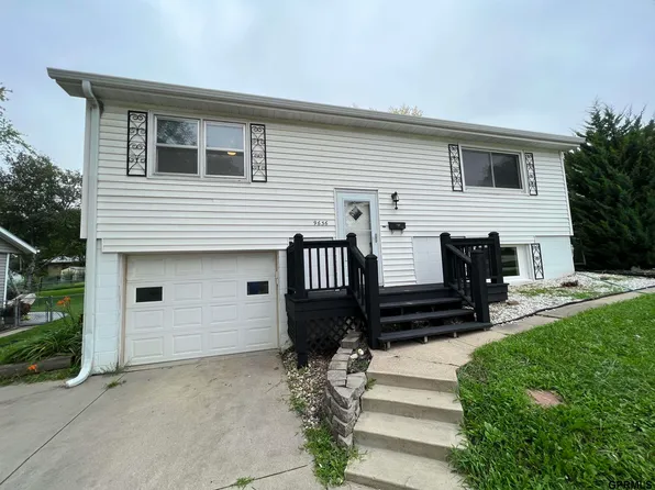 9636 Larimore Ave, Omaha, NE 68134