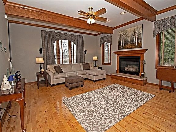 4th image of 331 Deemers Dr