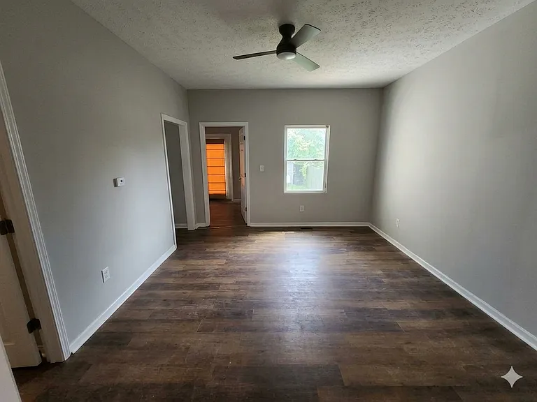 1057 E Whittier St — Photo 5