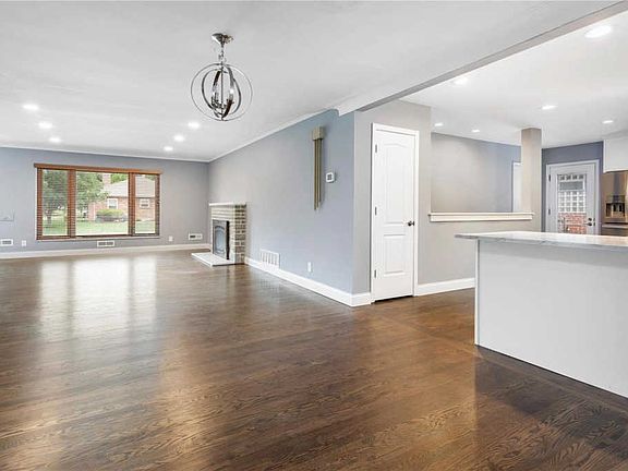 3rd image of 5962 Hilgard Pl