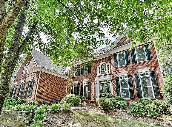 2nd image of 10044 Southmoor Ln