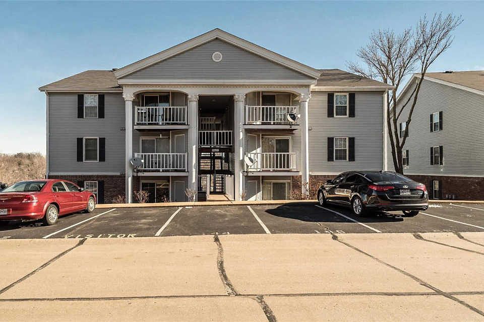 1st image of 1231 Creve Coeur Crossing Ln APT E