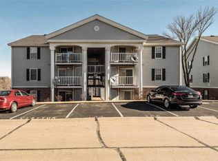 1231 Creve Coeur Crossing Ln APT E, Chesterfield, MO 63017