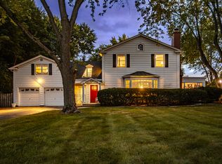 1530 Kaneville Rd, Geneva, IL 60134