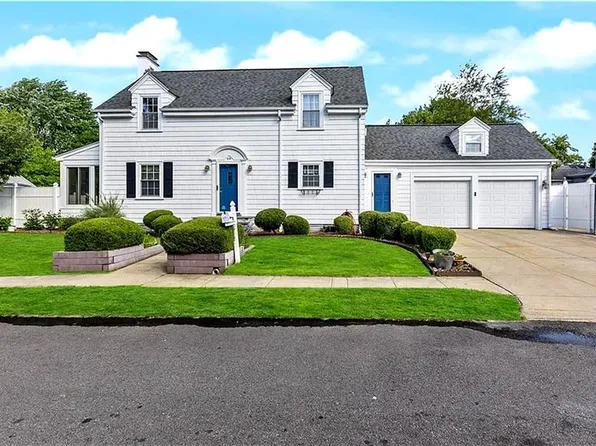 64 Julia St, Cranston, RI 02910