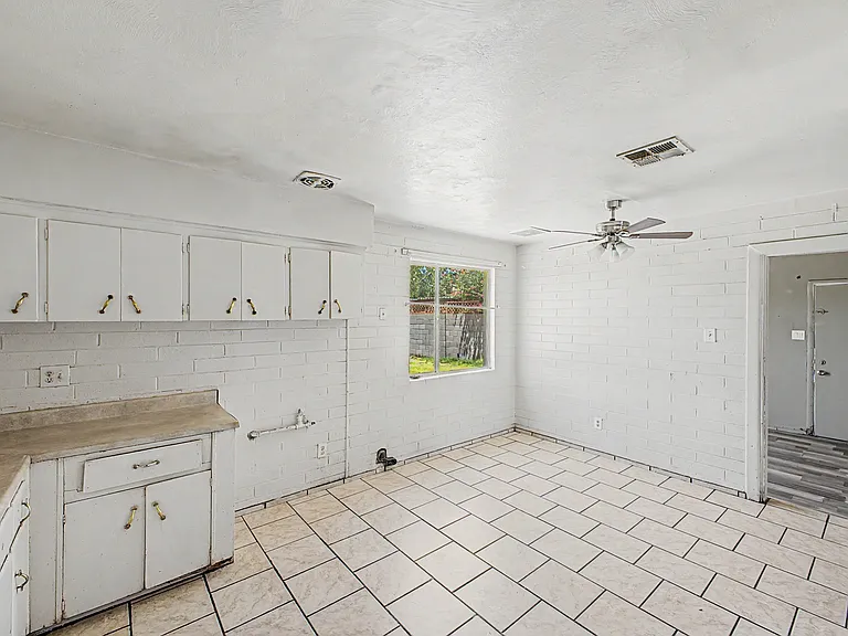 5828 N 63rd Dr — Photo 6