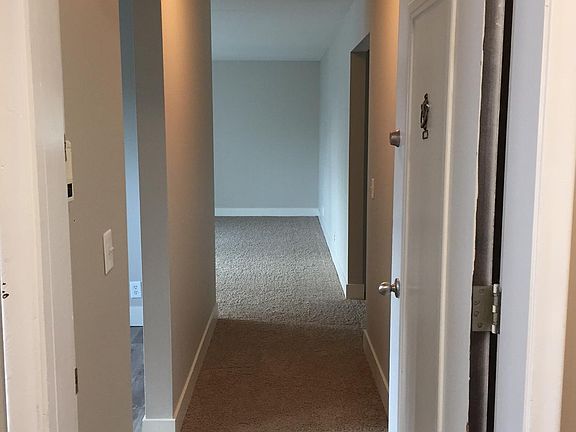 2nd image of 4919 Farnam St