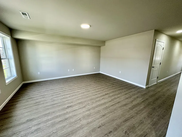 226 Rojan Rd — Photo 23