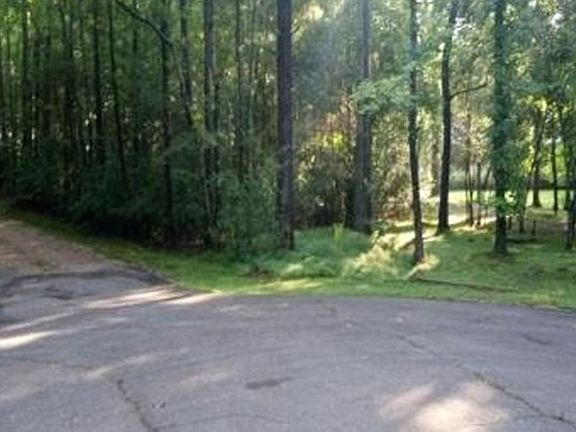 Exterior Neighborhood (street photo)