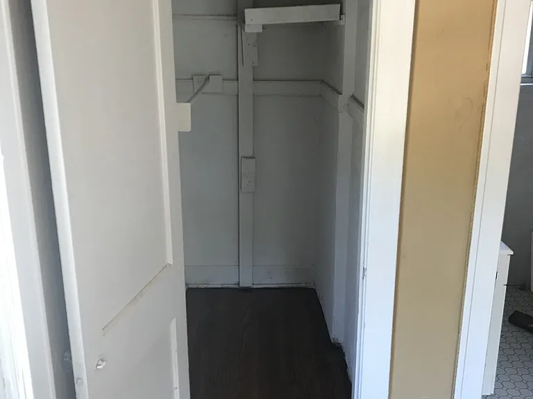 One-Bedroom Unit Available in Walnut Hills - Heat and Water Included — Photo 17