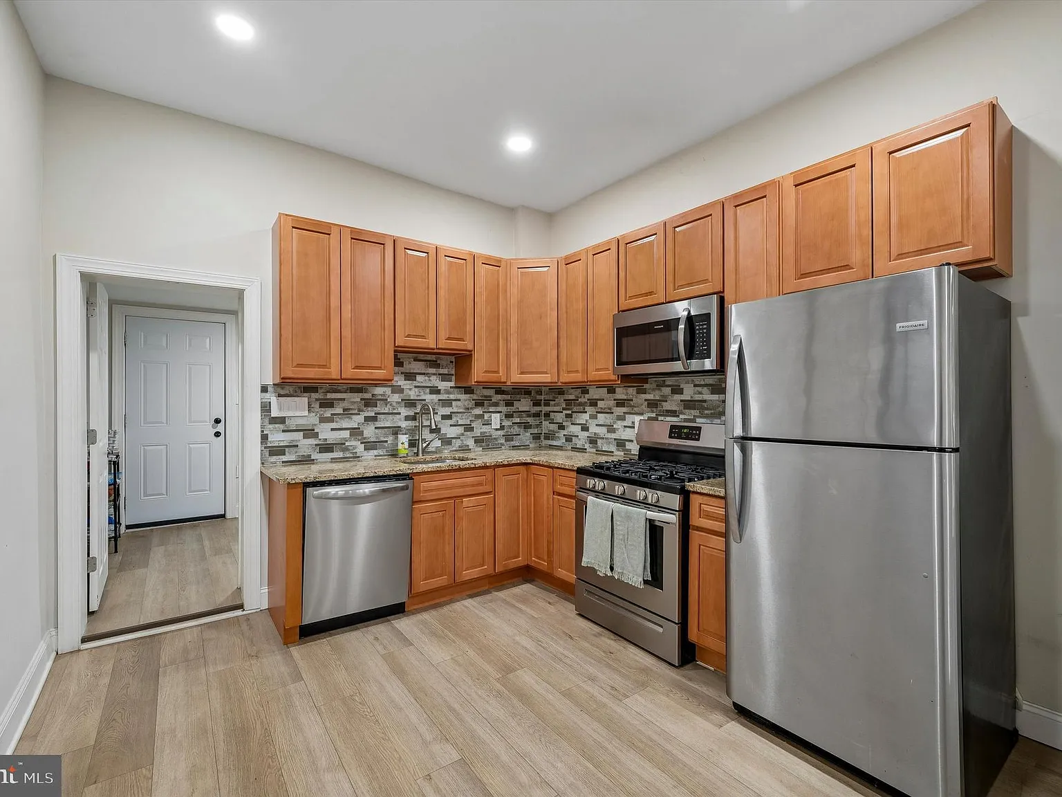 3 bed, 1.5 bath, 1594 sqft, $1,850 — Photo 3