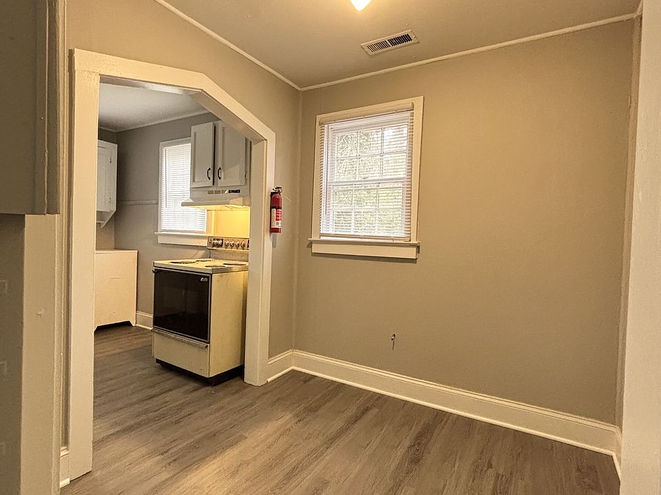 Dining room to the right