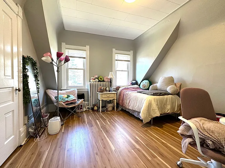 2125 E Superior St — Photo 8