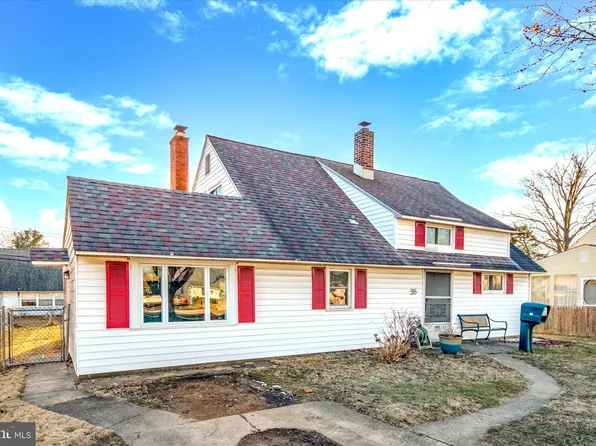 26 Holly Dr, Levittown, PA 19055