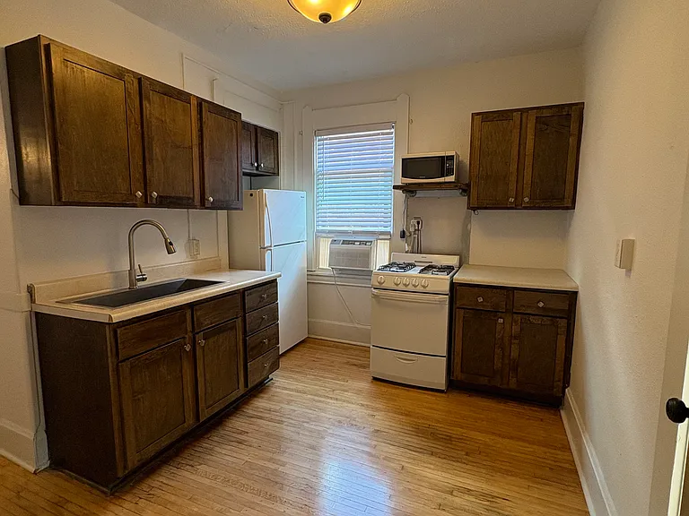696 Grand Ave #8 — Photo 5