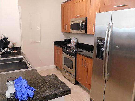 3rd image of 1300 Ponce De Leon Blvd APT 1003