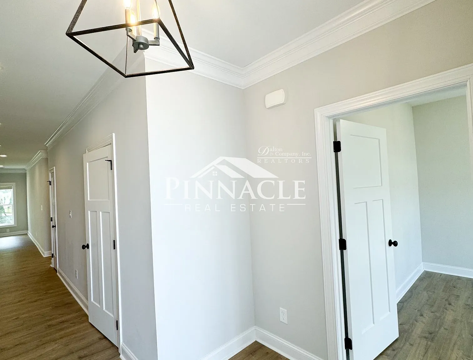 5 bed, 2.5 bath, 3012 sqft, $3,250 — Photo 2