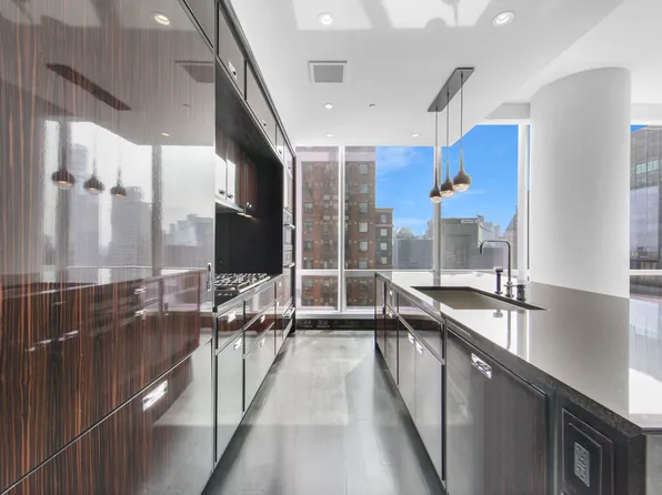 157 West 57th Street image 6 of 27