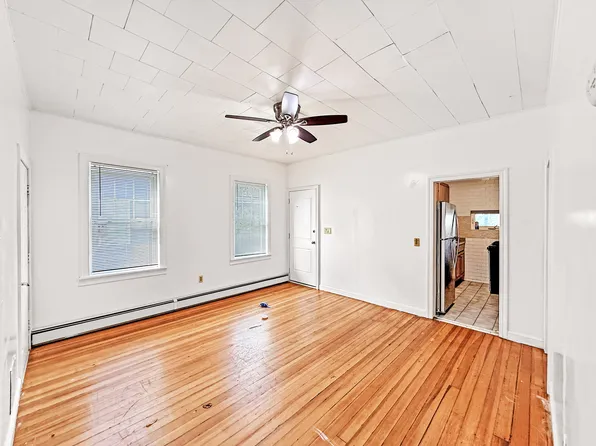 28 Meadow St APT 2, Fall River, MA 02720