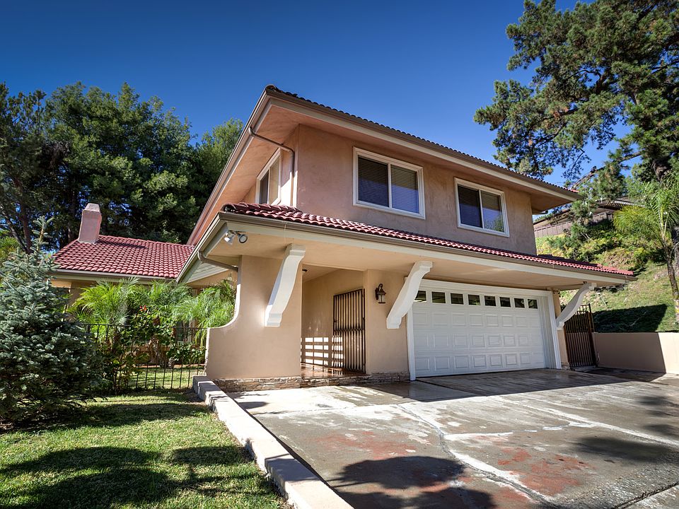 1st image of 2219 Lenore Dr