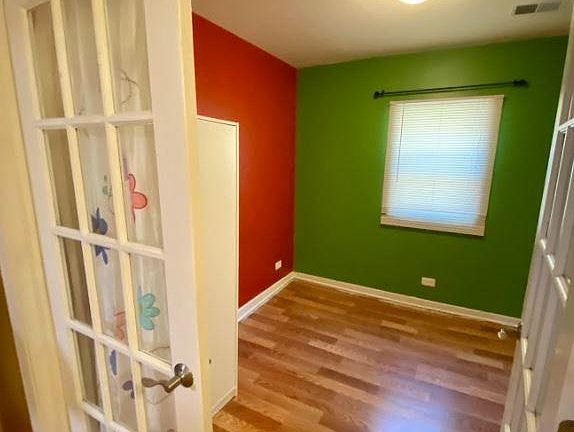 5th image of 6421 N Damen Ave APT 1E