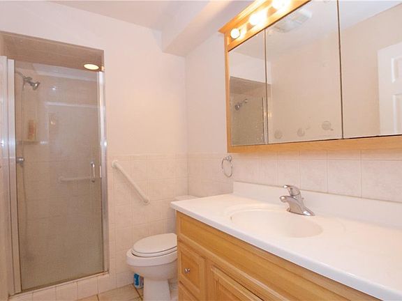 4th image of 323 Cricket Ln #323