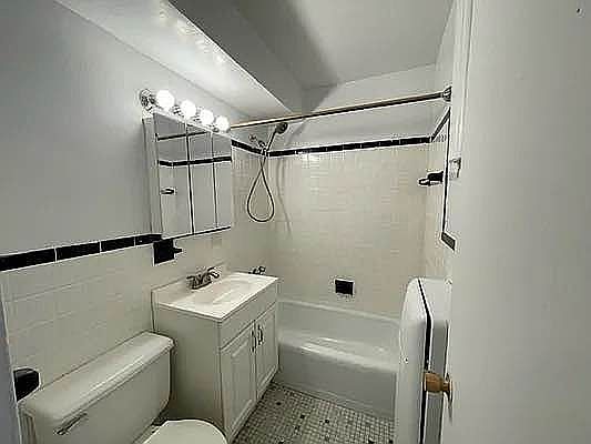 3rd image of 8360 118th St APT 9H