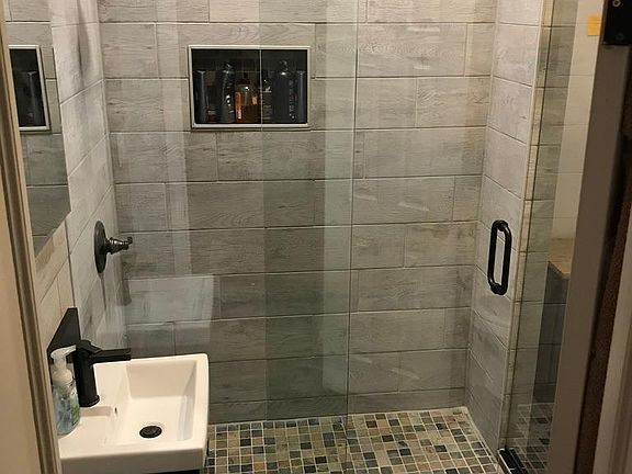 3rd image of 352 W Saratoga Ave