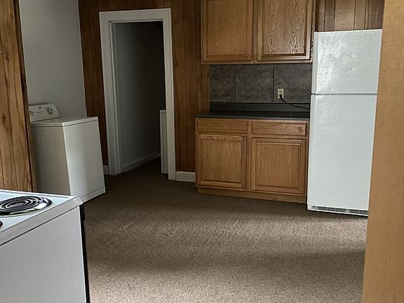 4th image of 209 W South St