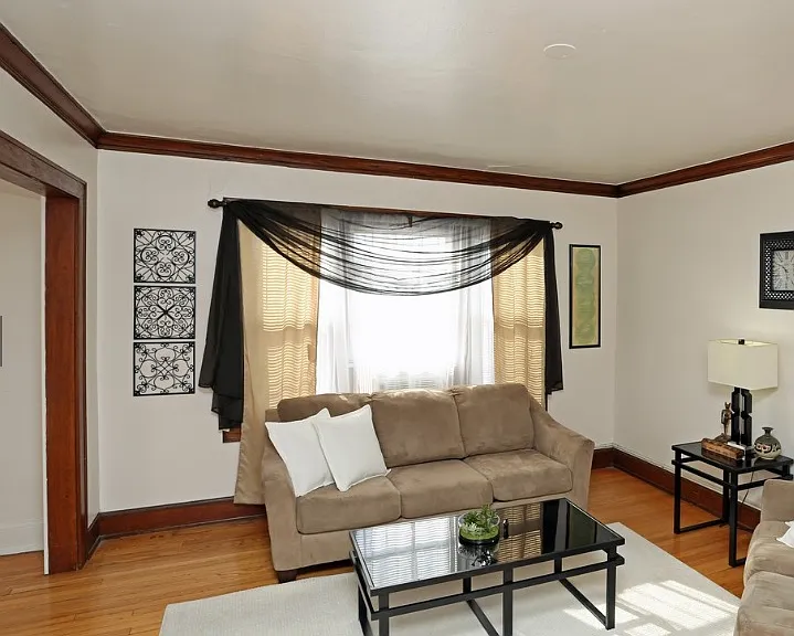2 Bedroom (Livingroom)