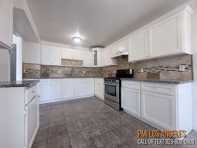 1440 E 42nd St — Photo 2