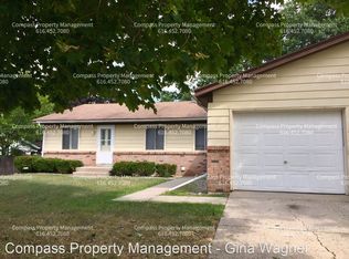 5926 Ridgebrook Dr SE, Kentwood, MI 49508