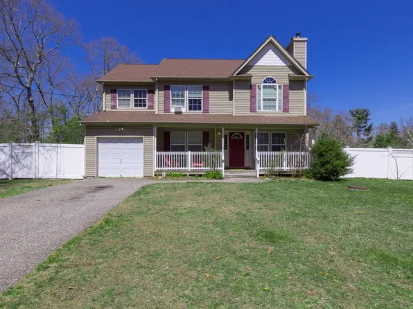 27 Devon Lane, Middle Island, NY 11953