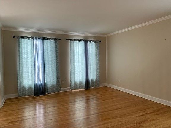 3rd image of 4072 Kenwood Ave