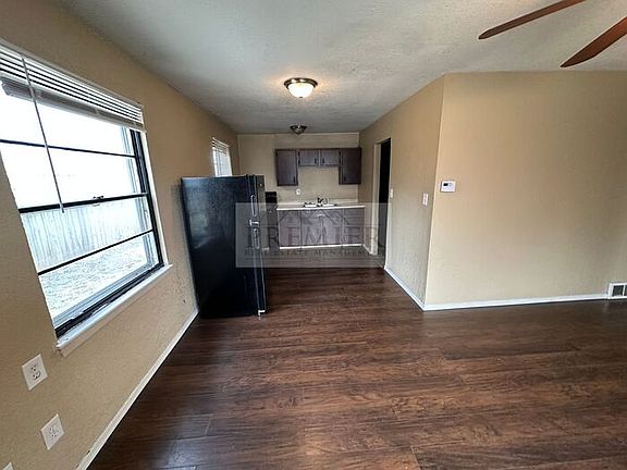 3rd image of 4818 Woodend Ave