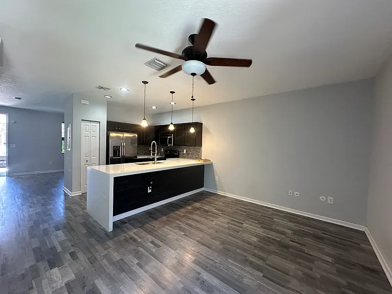 3211 SE 6th St — Photo 25