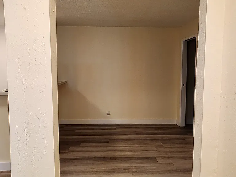 Mandarin Dr — Photo 5